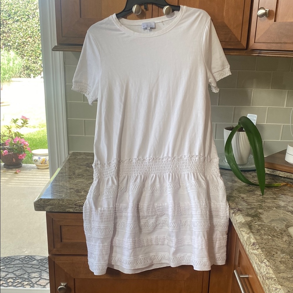 White Tiered Ruffled Mini 💯 Cotton Sundress Large
Pit to Pit 20” Length 34”
